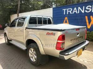 Toyota Hilux Double Cab 2012 Beige