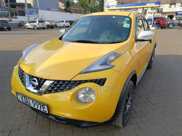 Nissan Juke 2018 Yellow - 1