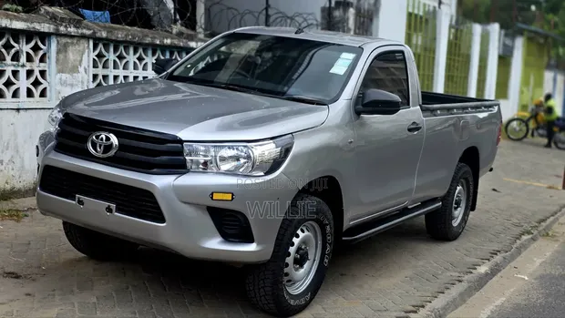 Toyota Hilux 2022 Silver - 1