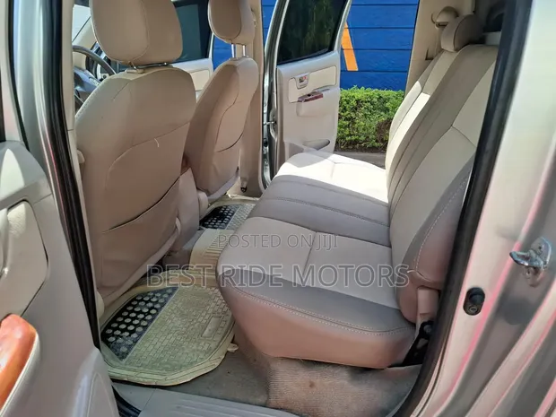 Toyota Hilux Double Cabin 2011 - 1