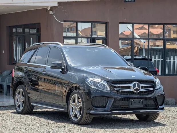 Mercedes-Benz GLE-Class 2018 Nyeusi - 1