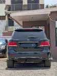 Mercedes-Benz GLE-Class 2018 Nyeusi - 2