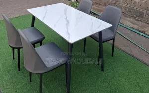 Meza ya Kula ya Kifahari ya Watu 4 na Kioo Juu