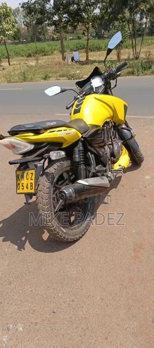 TVS Apache RTR 160 4V 2016 Yellow