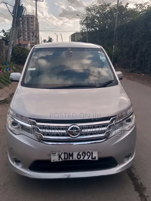 Nissan Serena 2016 Silver - 1