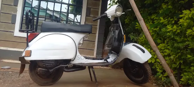 Vespa 150 Classic Scooter (1990) - 1
