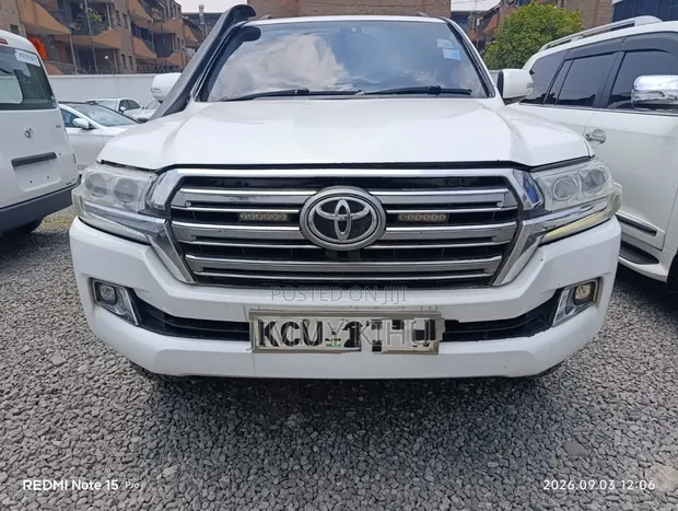 Toyota Land Cruiser V8 2012 Pearl - 1