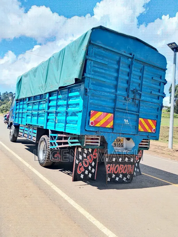 Mitsubishi Fuso FZ 2005 - Lori Nzito la Bluu - 1