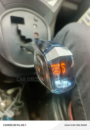 Touch Activated Gear Shift Knob yenye Illuminating Toyota Logo