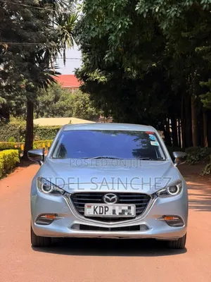 Mazda Axela 2017 Nyeupe