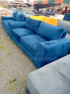 Sofa ya Seaters 3 + 2 yenye Vikombe vya Vinywaji