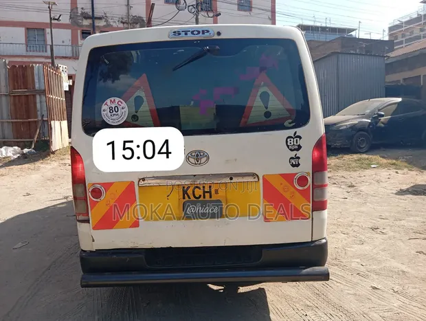 Toyota HiAce 2008 Nyeupe - 1