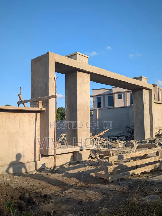 Modern Fence Design & Construction Services - 1