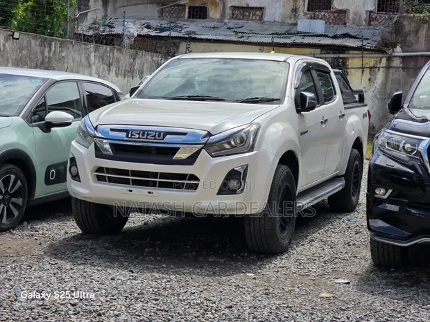 Isuzu D-MAX 2018 White - 1