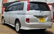 Toyota Isis 2011 Silver - 3