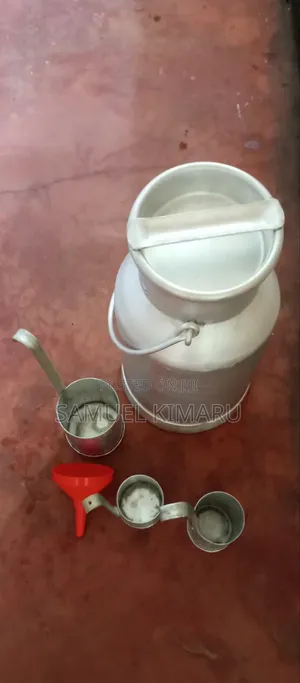 Brand New 15L Milk Container with Accessories