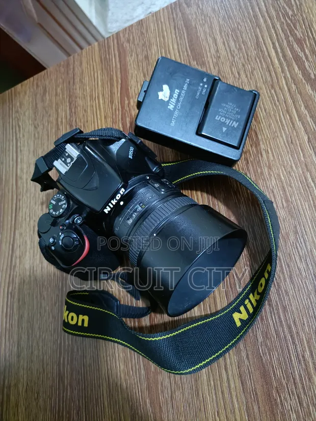 Nikon D3500 DSLR Camera na Lens ya 50mm f/2.8 - 1