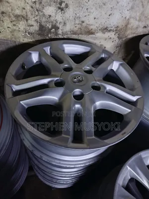 Magurudumu ya Toyota Landcruiser V8 Sahara Inch 20