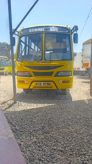 Isuzu NQR 2013 Basi - Njano