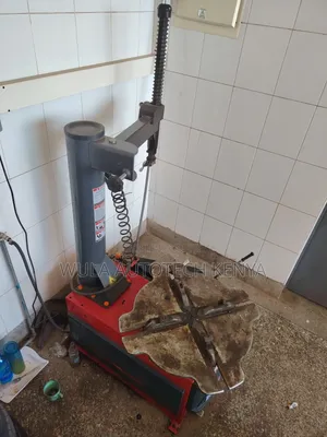 Sunshine Italy STC-768 Pneumatic Tyre Changer