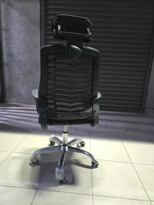 Kiti cha Kisasa cha Ofisi chenye Headrest - Nyeusi