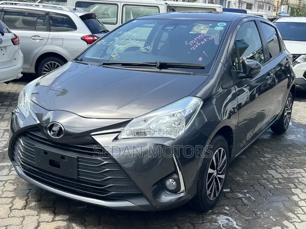 Toyota Vitz 2019 Gray - 1