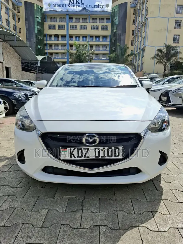 Mazda Demio 2019 White - 1