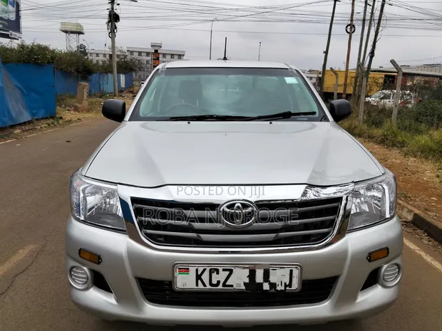 Toyota Hilux SR5 2014 Silver - 1