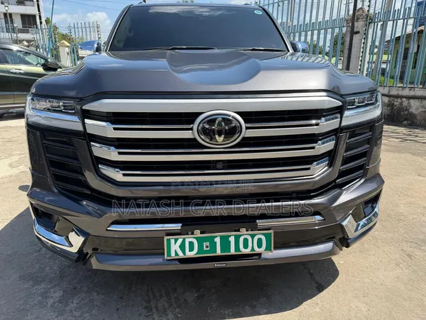Toyota IST 2023 Gray - 1