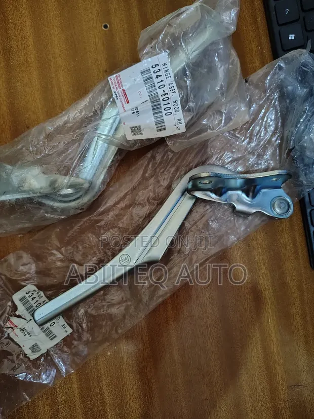 Toyota Land Cruiser 79 Series Bonnet Hinges (Brand New) - 1