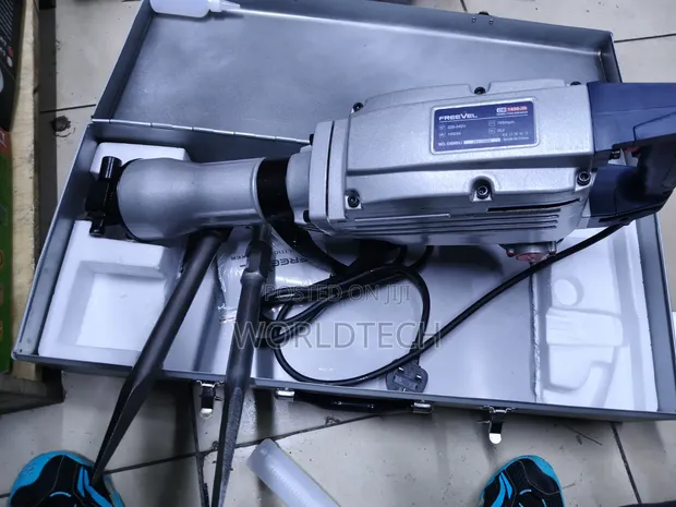 Freevel 1450W Electric Demolition Hammer (30J) - 1