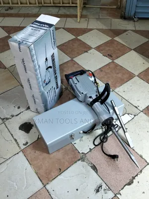 Freevel Mining Demolition Breaker 1450W with 2 Chisel Bits