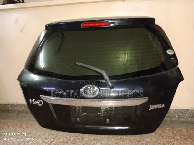 Toyota Vitz Jewella Boot / Tailgate - 1