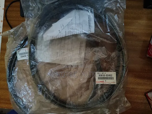 Genuine Toyota Land Cruiser 79 Series Fan Belt - 1