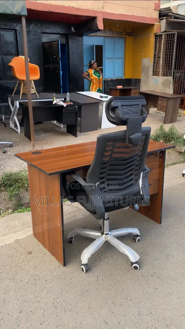 Mesh Back Office Chair / Modern Desk - 1