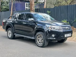 Toyota Hilux Double Cabin 2018 Nyeusi