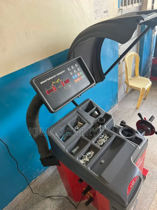 Heavy-Duty Wheel Balancer - 1