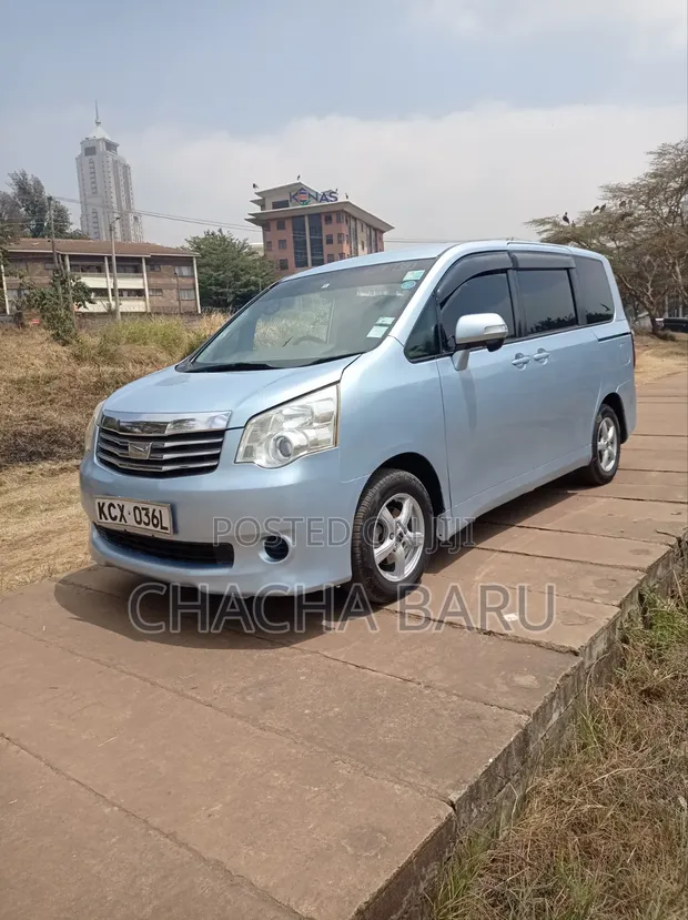 Toyota Noah 2.0 158hp FWD (8 Seater) 2012 Blue - 1