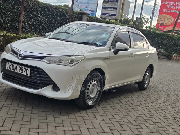 Toyota Axio 1.5 Hybrid 2WD 2016 White - 1