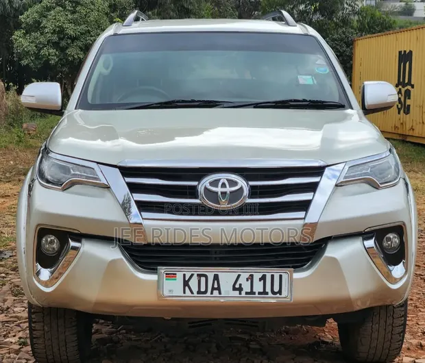 Toyota Fortuner 2.7 AWD 2012 Silver - 1
