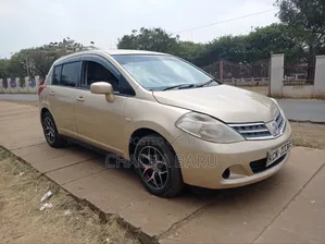 Nissan Tiida 1.5L 16V 2010 Dhahabu