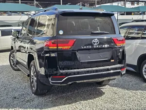 Toyota Land Cruiser LC300 2023 Black