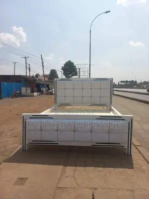 Trendy White Grid Mocket Bed 5x6