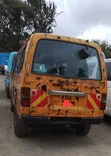 Nissan Caravan (Urvan) 2000 - Njano - 2