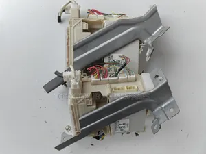 Toyota Hilux Body Control Module/Fusebox