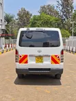 Toyota HiAce 2013 Nyeupe - 2