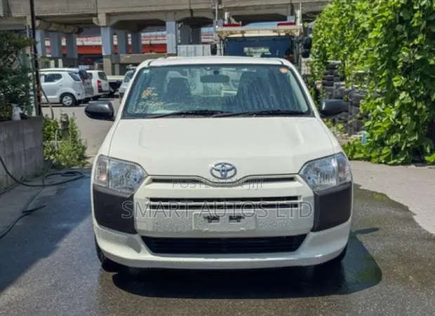 Toyota Probox 1.5 F 2WD 2021 Off-White - 1