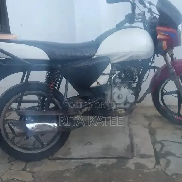 Bajaj Boxer 125 2022 Red - 1