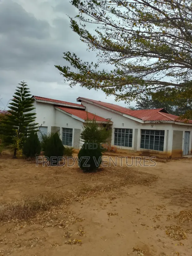 Nyumba ya Vyumba 4 vya Kulala Inauzwa Kisasi - 1