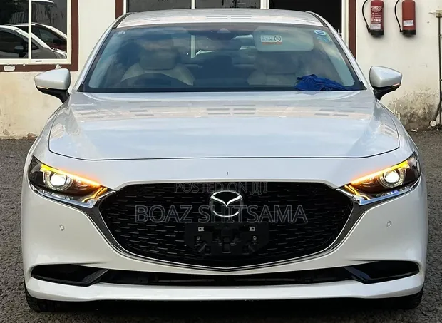 Mazda 3 Sedan 2019 White - 1